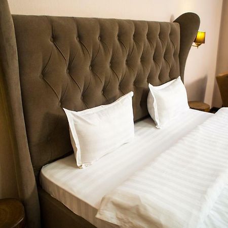 אלמטי Keremet Hotel מראה חיצוני תמונה